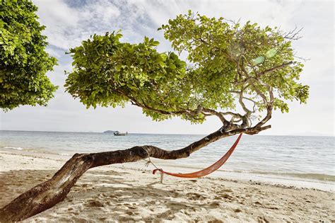 Voll nackt beim Masturbieren und Kommen am Strand erwischt